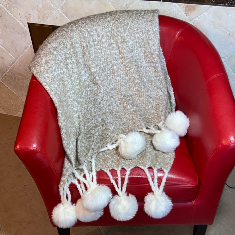 EUC Pottery Barn Pom Pom super soft Throw blanket